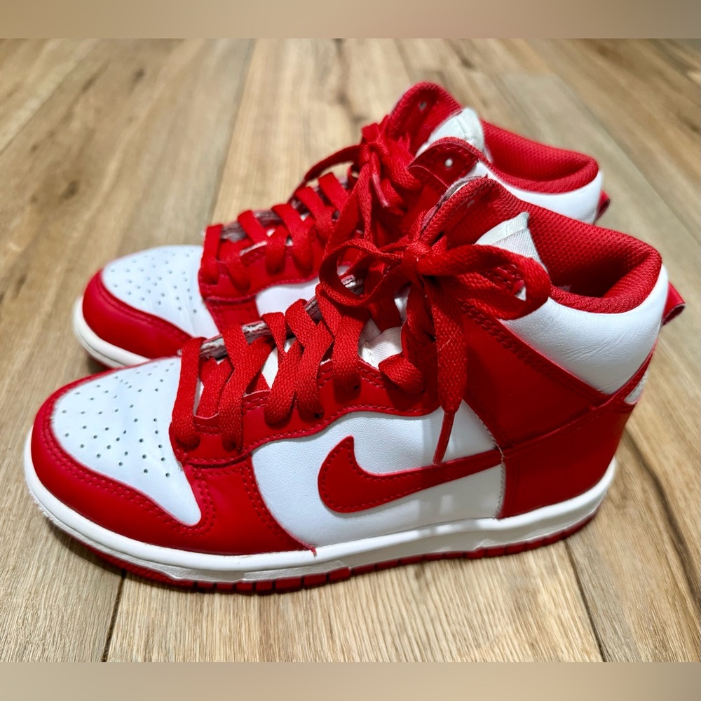 Nike Dunk High GS Sneakers Championship White and Red, Size 4Y DB2179-106 EUC
